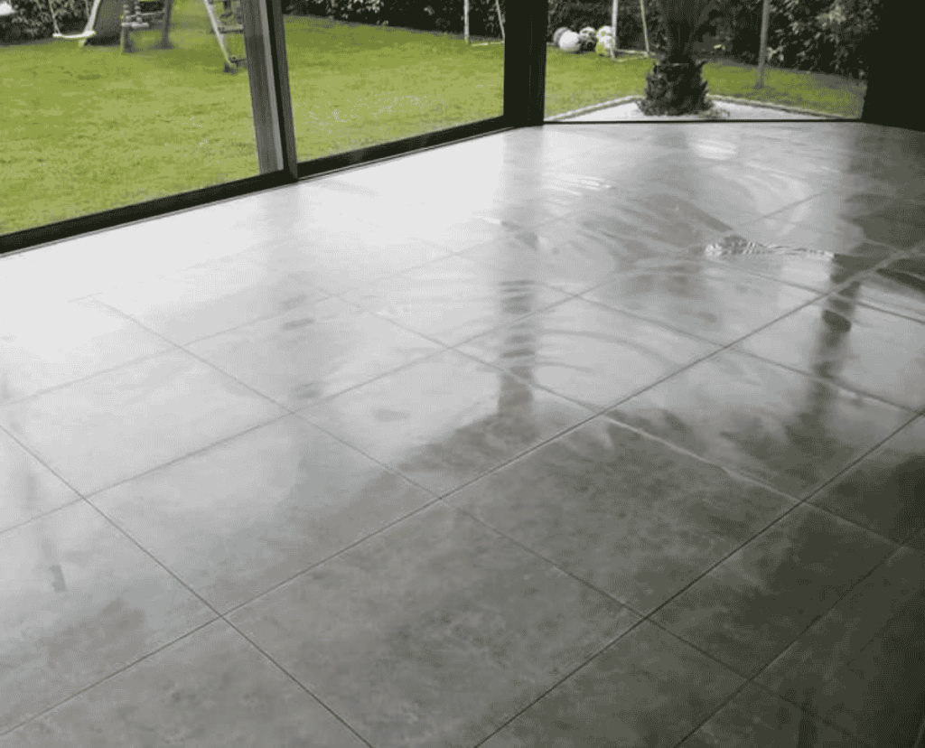 Terrasse en carrelage grand format – aménagement sur mesure en Vendée par LMA Savoir-Faire